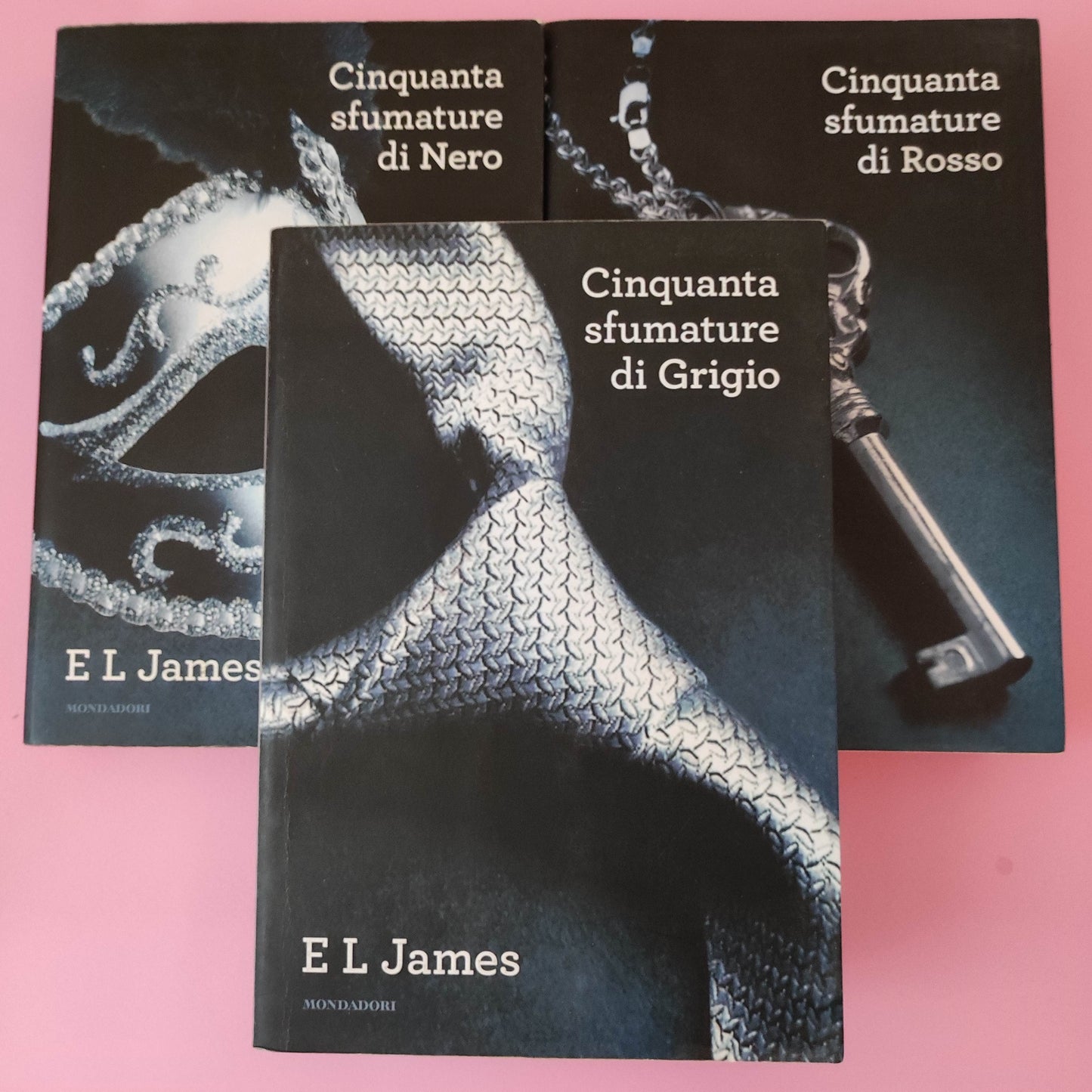 Fifty Shades Of Gray / Black / Red - EL James #TRILOGY