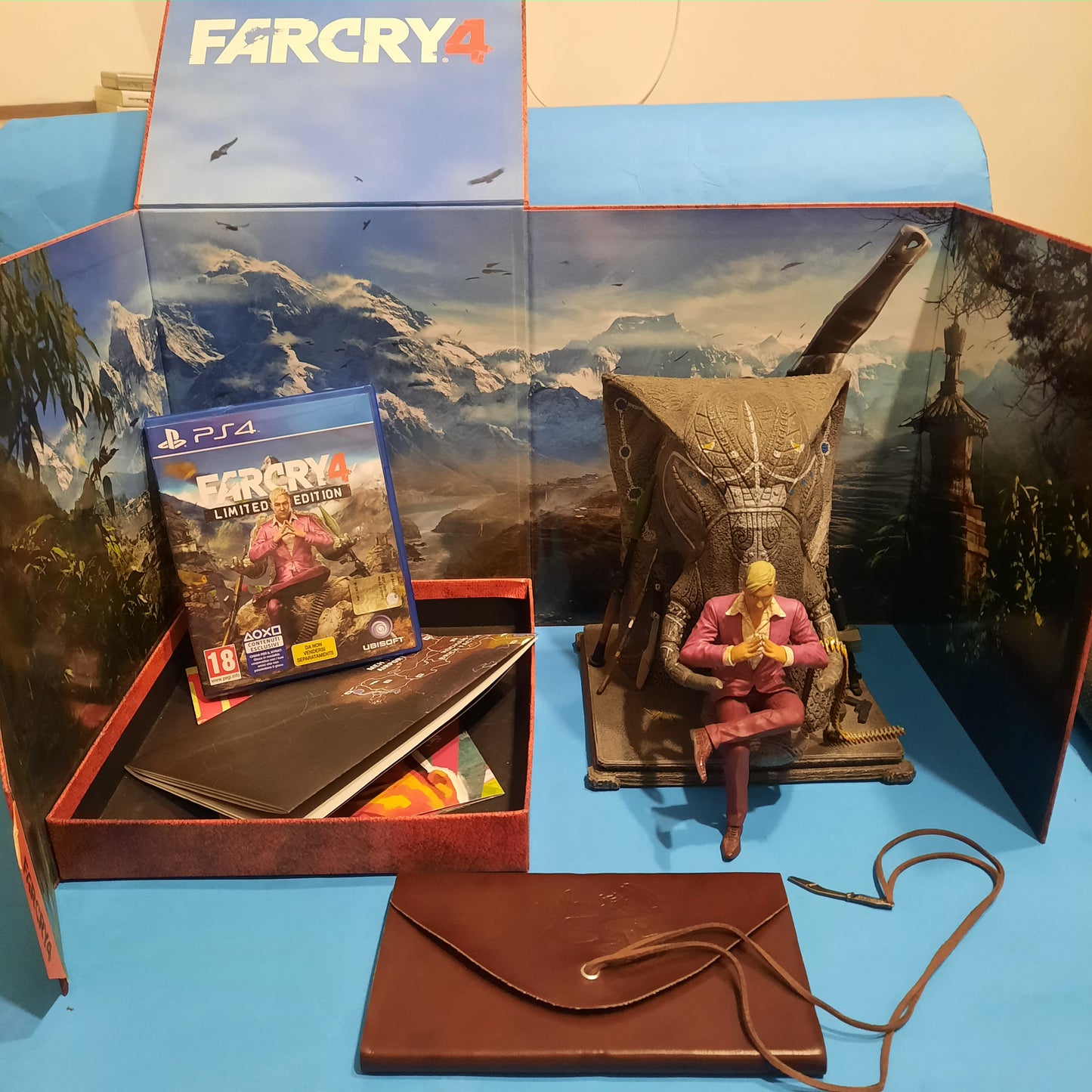 Far Cry 4 Collector's Edition PS4 - Statue + Game + Notebook + Extras
